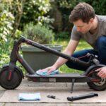 Jarná údržba elektrickej kolobežky: 8 krokov, ako ju prebudiť zo zimného spánku